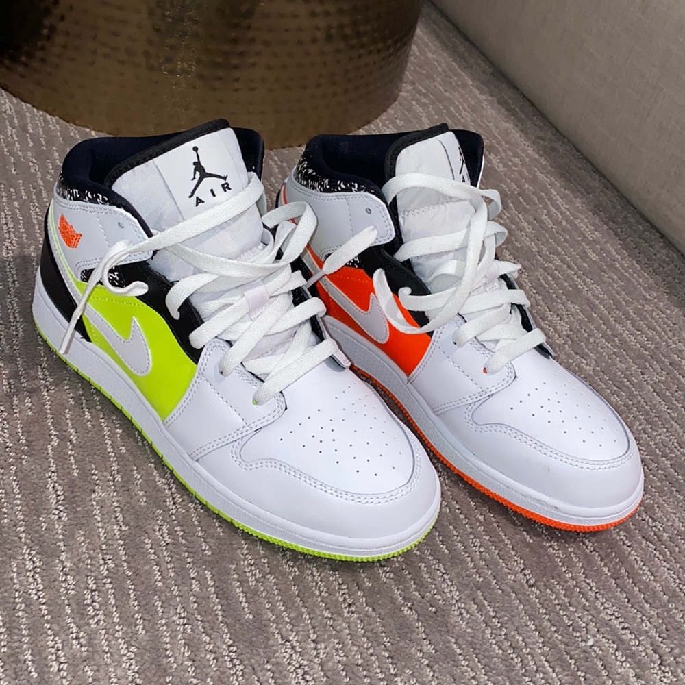Jordan 1 mids